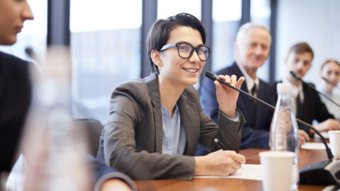 parlamentaria-tomando-la-palabra-en-streaming